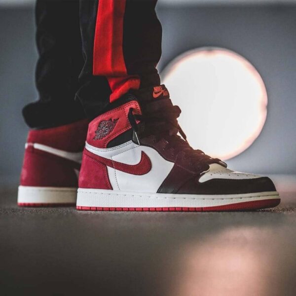 Air Jordan 1 Retro High OG "Summit Red"